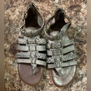 Women’s Roan Sandals size 9.5 black